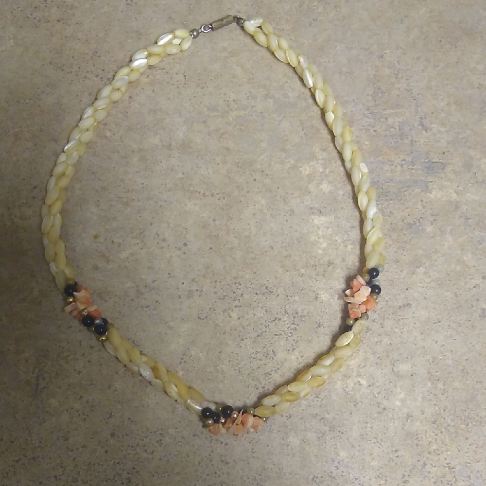 Elegant Beaded Necklace in Cream and Black